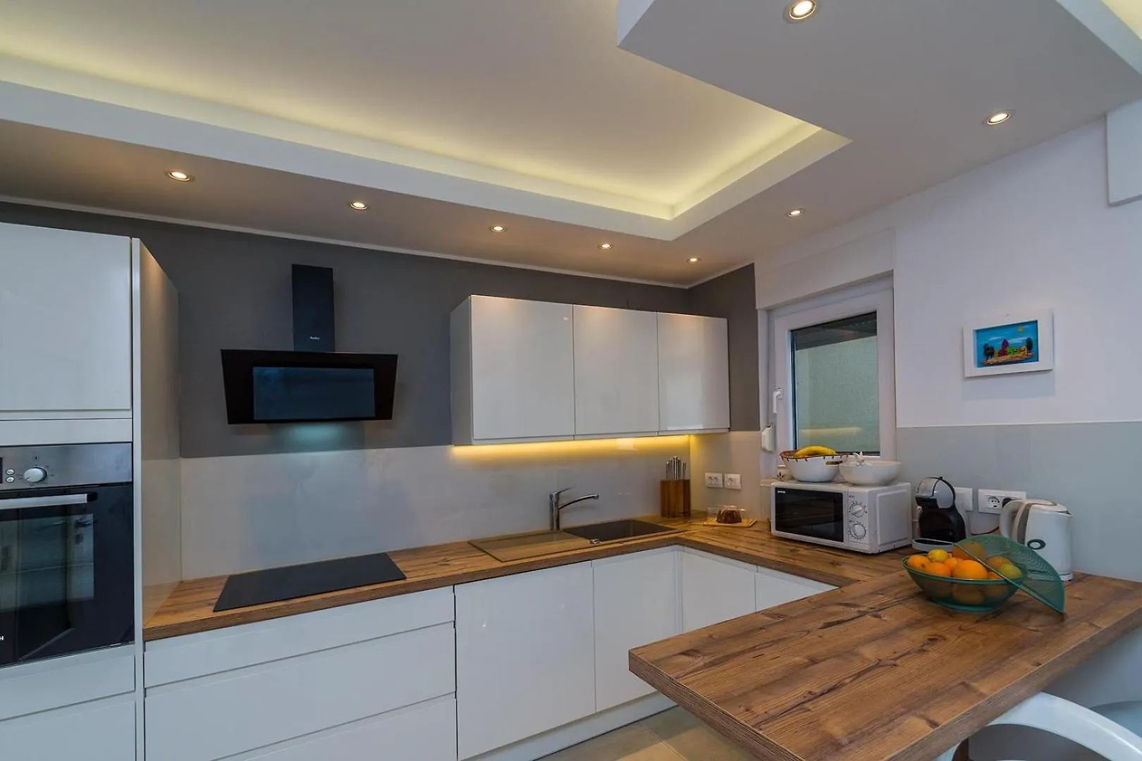 פולה Villa Suton