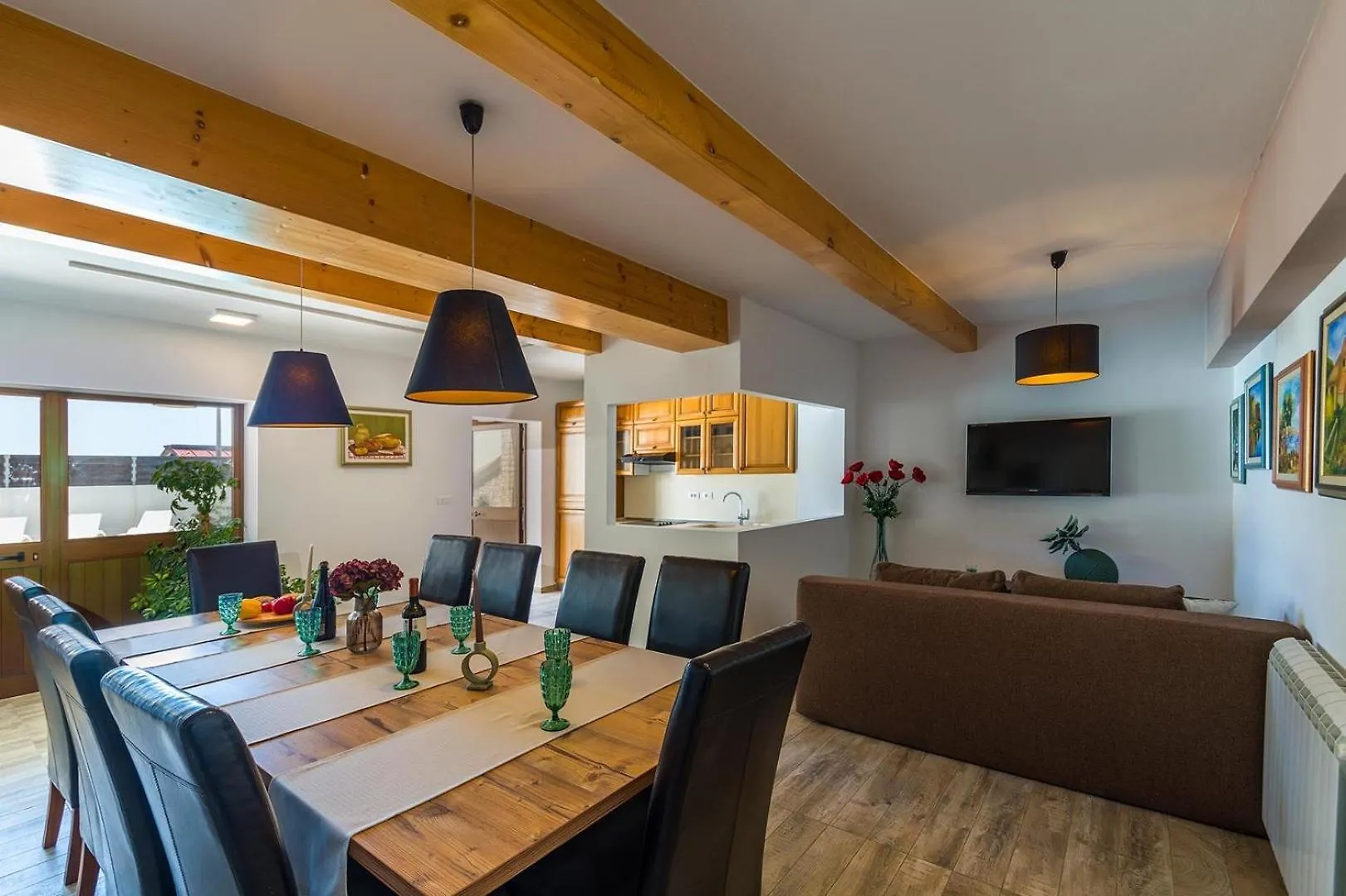 פולה Villa Suton