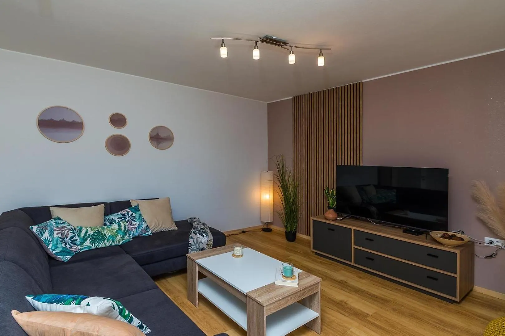 פולה Villa Suton