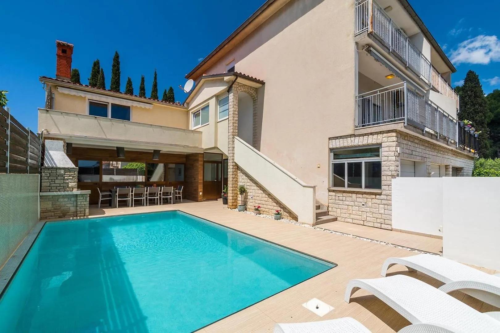 Villa Suton location